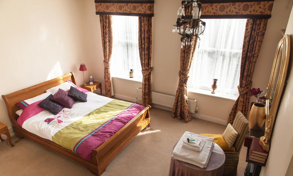 Bed and Breakfast Wisteria House Лимингтон Экстерьер фото