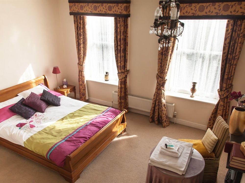 Bed and Breakfast Wisteria House Лимингтон Экстерьер фото