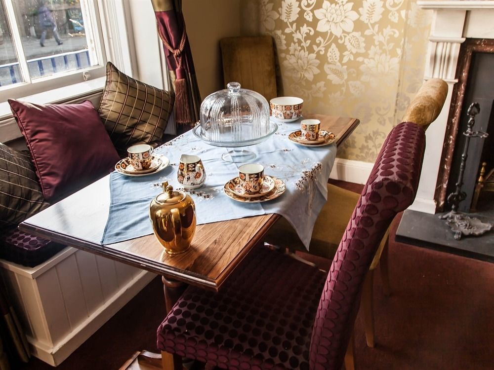Bed and Breakfast Wisteria House Лимингтон Экстерьер фото